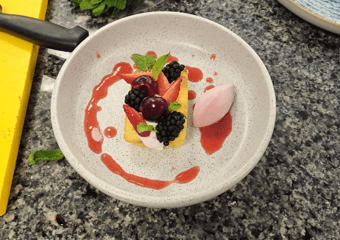 Moelleux citron, basilic, crème mascarpone, bavaroise de fraise