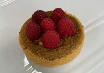 Tartelette crème d’amande pistache et framboises
